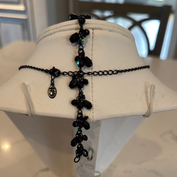Elegant Black Necklace and Bracelet Set - Picture 3 of 3